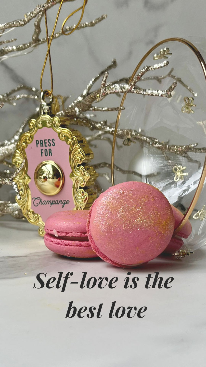 Wallpaper Wednesday - The Pink Locket